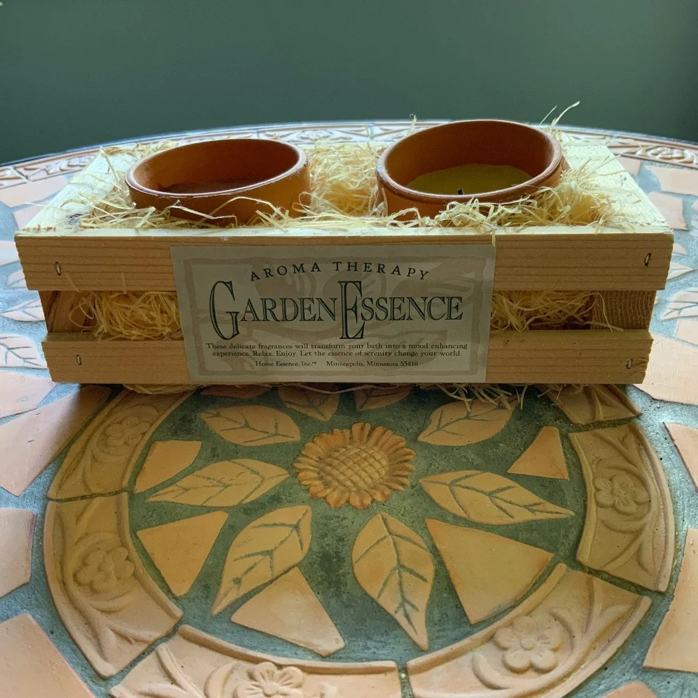 Garden Essence Aroma Therapy Candle Set in Mini Crate - Picture 1 of 9